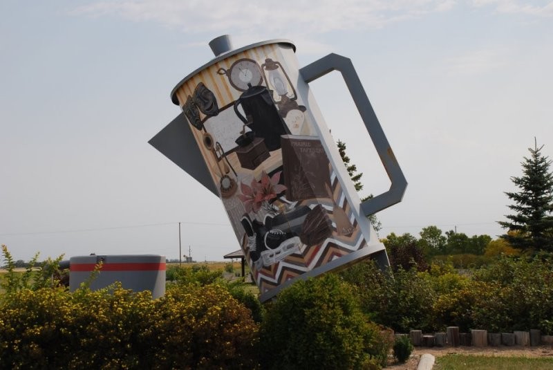 the-worlds-largest-coffee-pot-tourism-saskatchewan