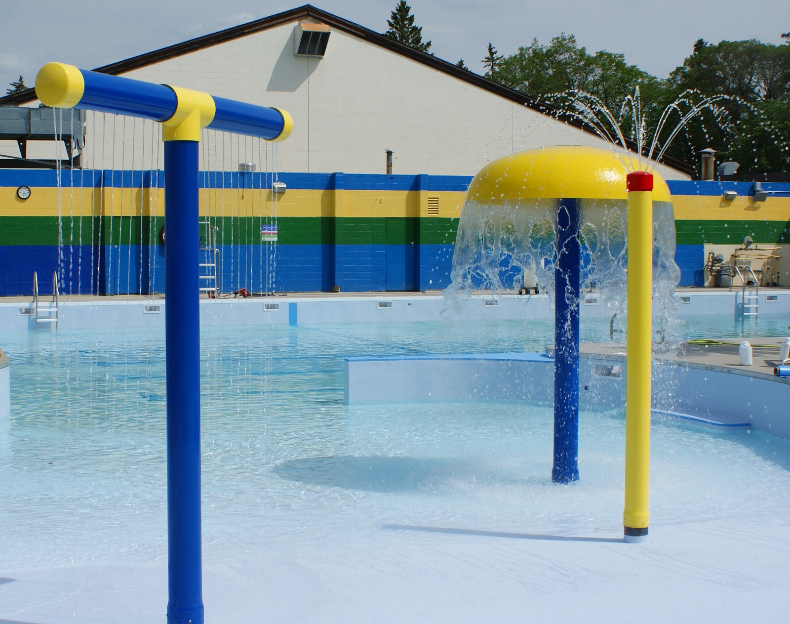 kinsmen outdoor pool