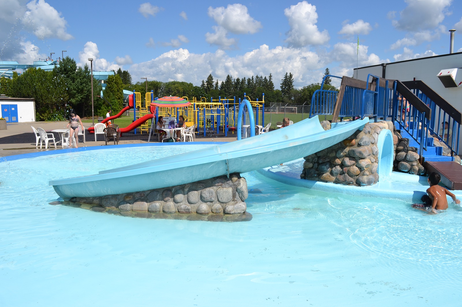 kinsmen outdoor pool