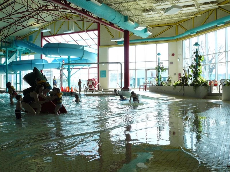 Northern Lights Palace Arena Pool and Tourist Information Centre ...