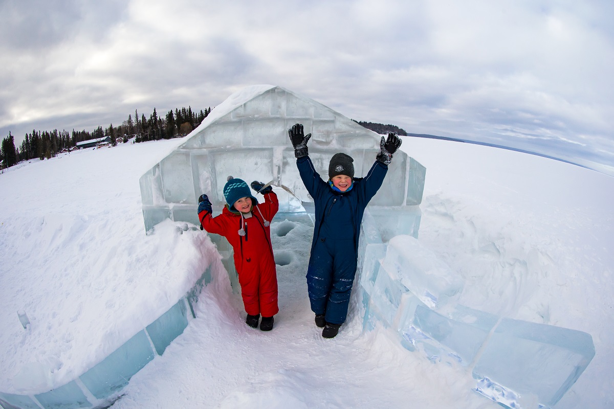 Prince Albert National Park -Enjoying the ice shack